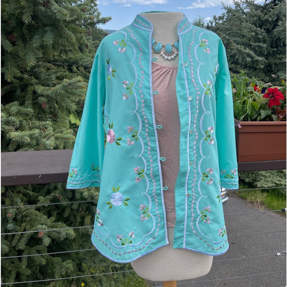 Vintage Caro of Honolulu- Rock this embroidered tunic on the beach or boardwalk
